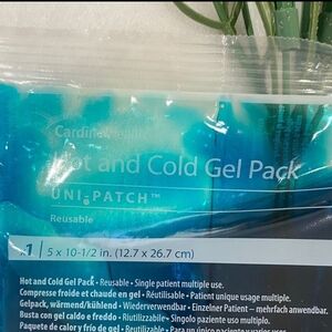 Cardinal Hot and Cold Gel Pack - Black with Teal Accents